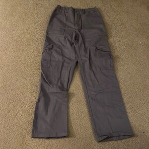 NWT women’s gray cargo pants. Size xs.